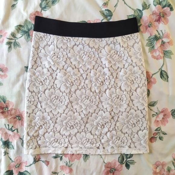 White Lace Belted Waistband Pencil Skirt - Picture 1 of 5